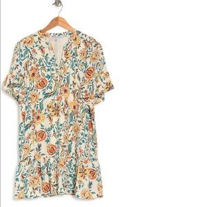 Ruffle sleeve paisley print dress.